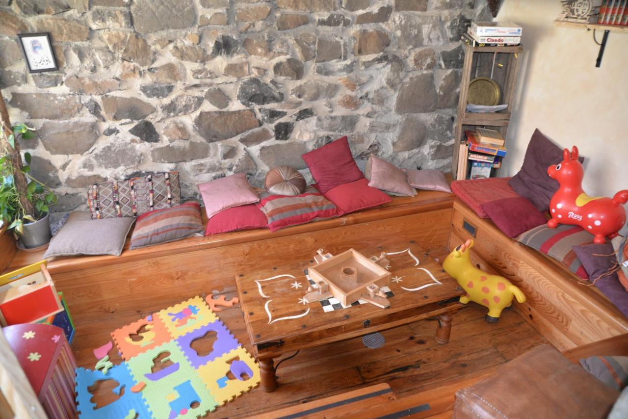 Logis Hotel-Restaurant La Mere Biquette Saint-Pons  Экстерьер фото