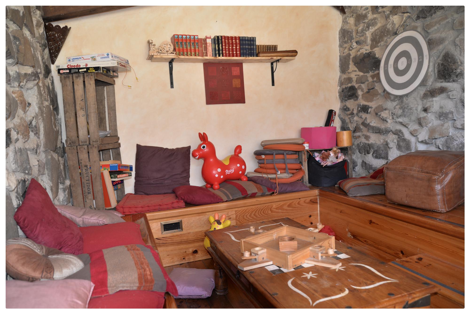 Logis Hotel-Restaurant La Mere Biquette Saint-Pons  Экстерьер фото