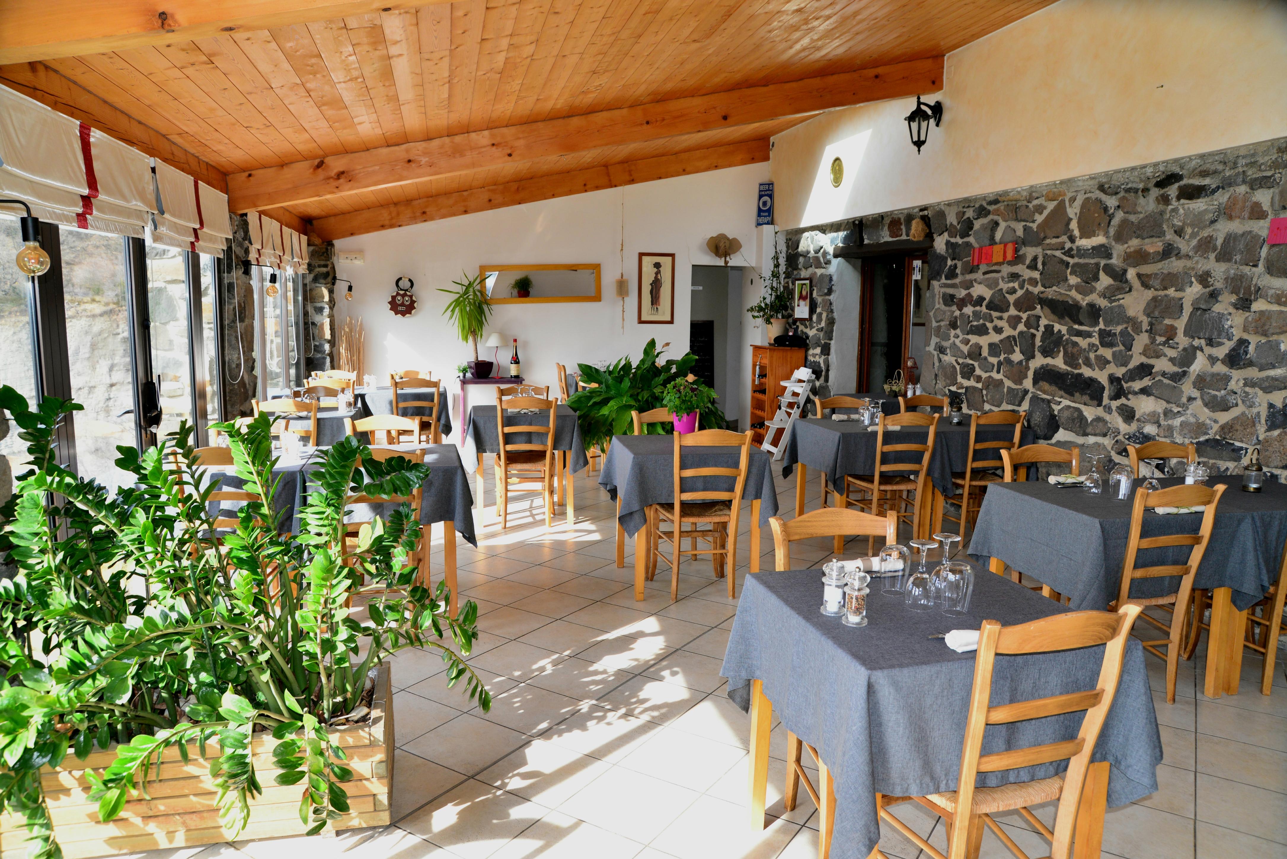 Logis Hotel-Restaurant La Mere Biquette Saint-Pons  Экстерьер фото