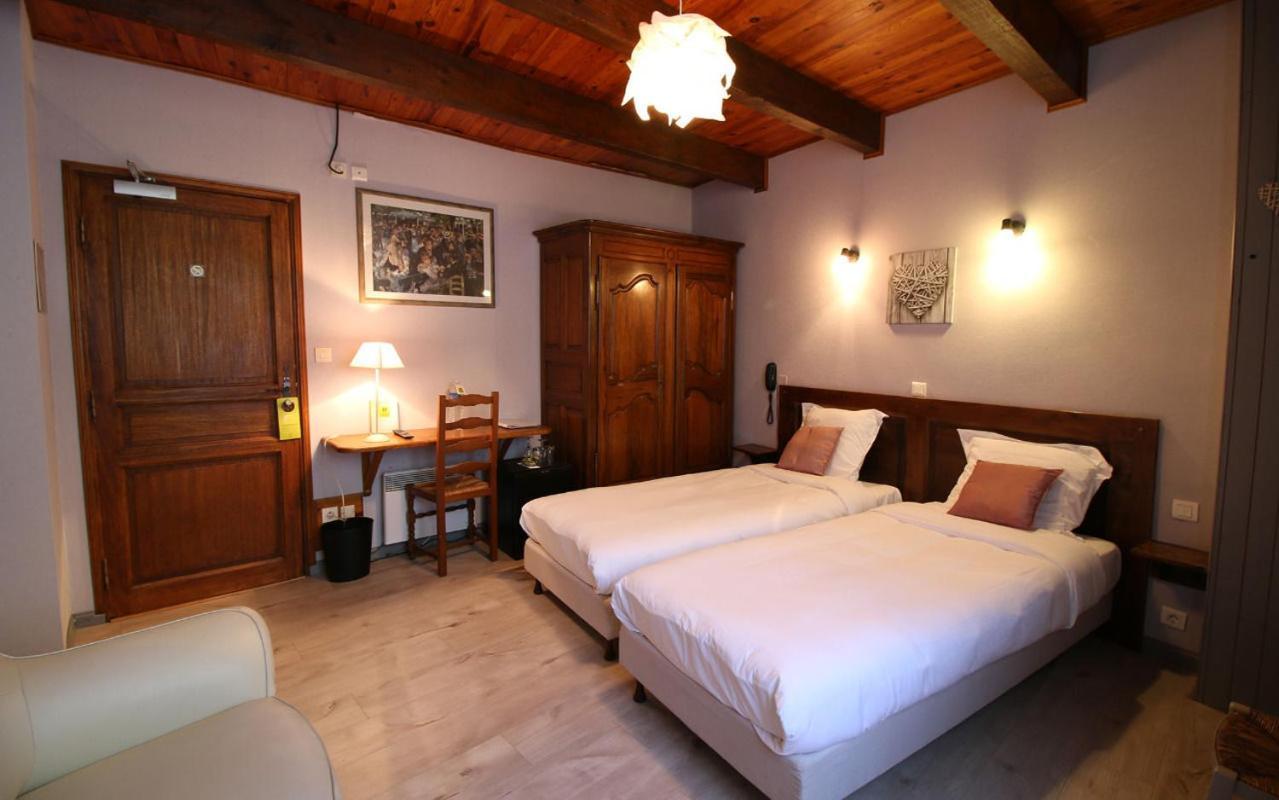 Logis Hotel-Restaurant La Mere Biquette Saint-Pons  Экстерьер фото