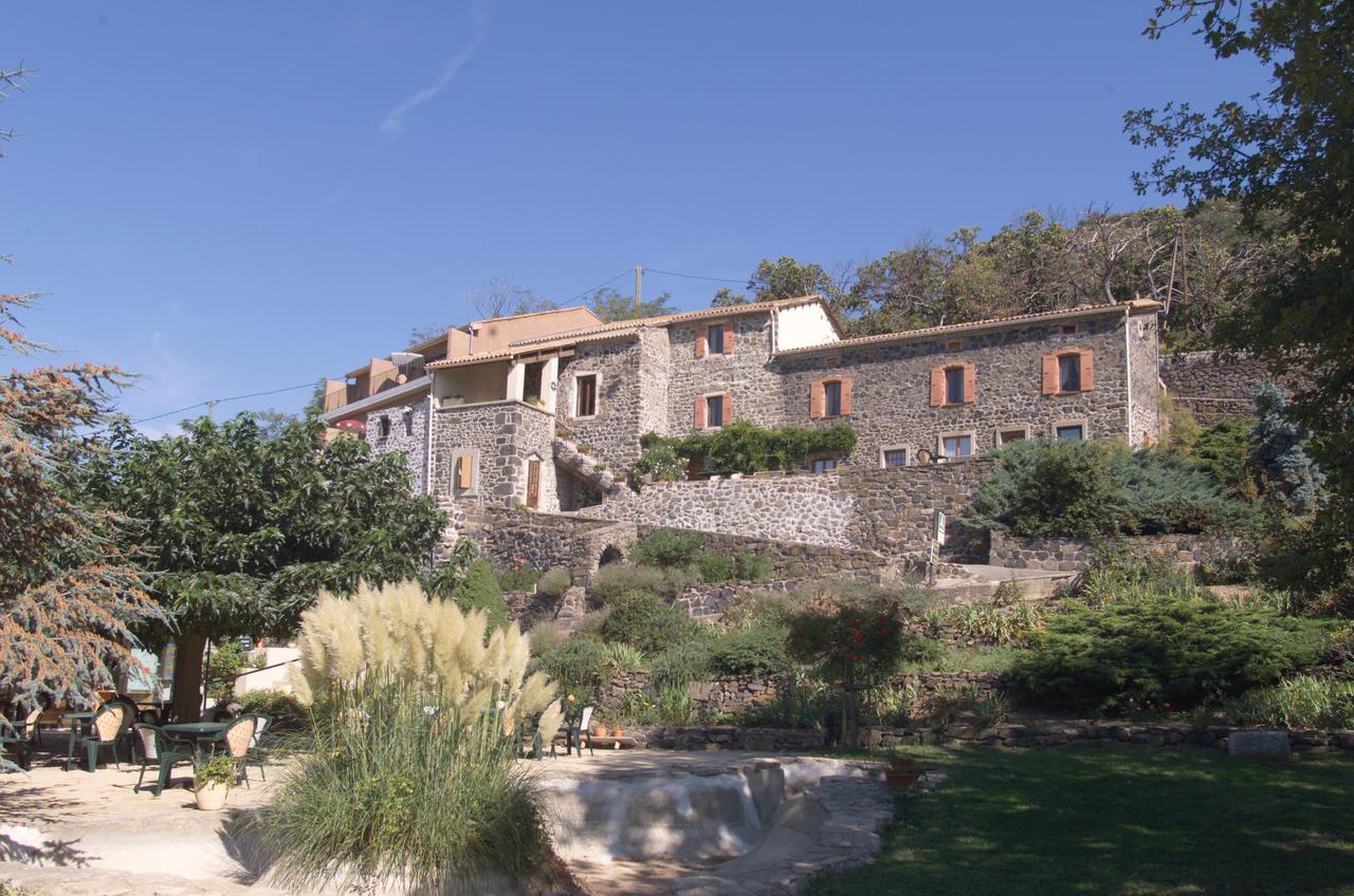 Logis Hotel-Restaurant La Mere Biquette Saint-Pons  Экстерьер фото