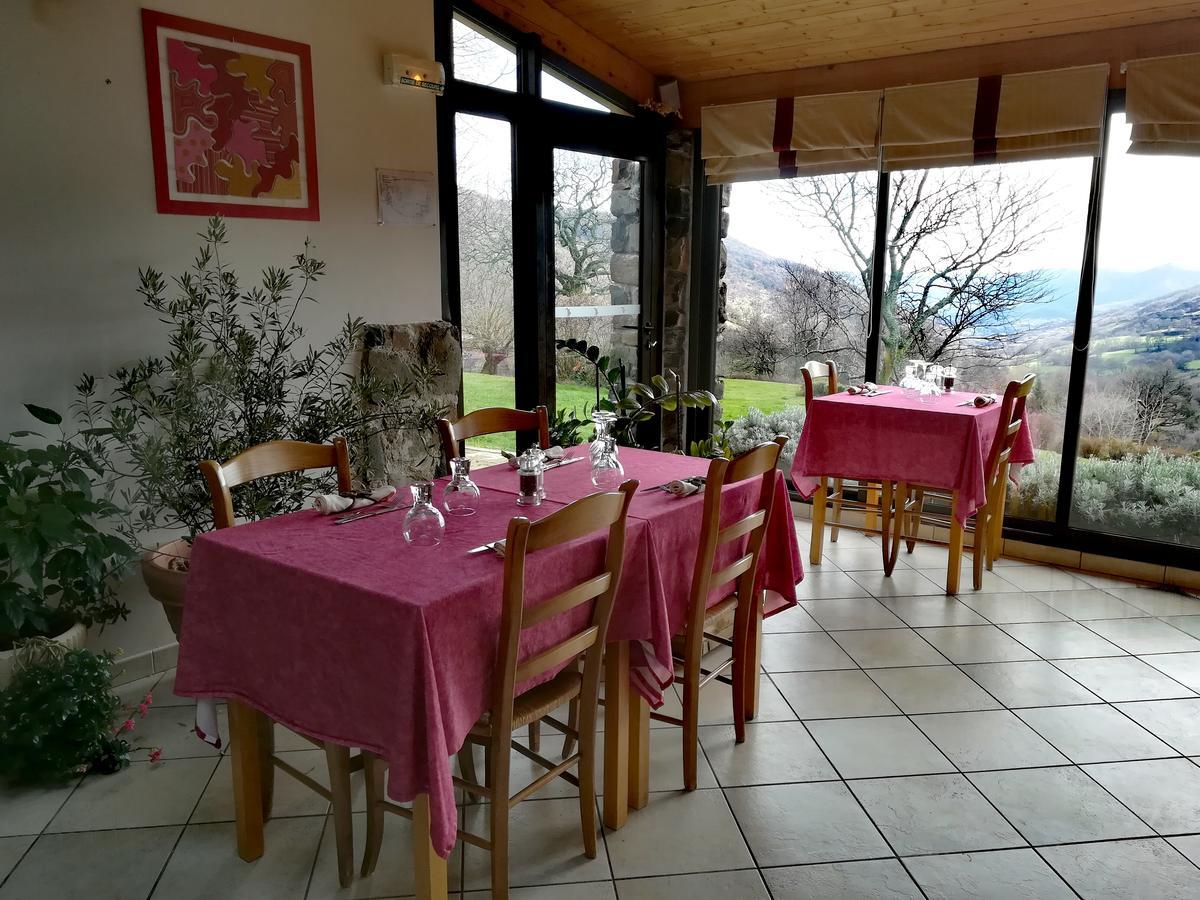 Logis Hotel-Restaurant La Mere Biquette Saint-Pons  Экстерьер фото